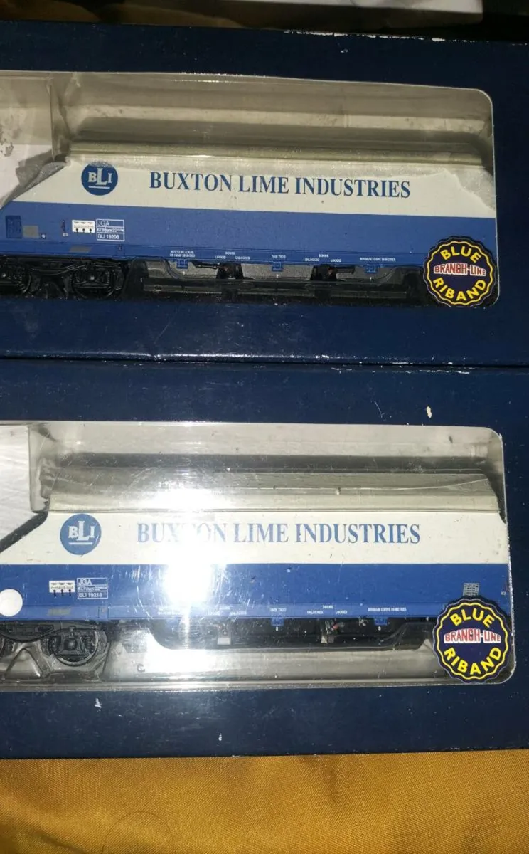 2 . BACHMANN.. 90 TONNE GLW BOGIE HOPPERS - Image 2