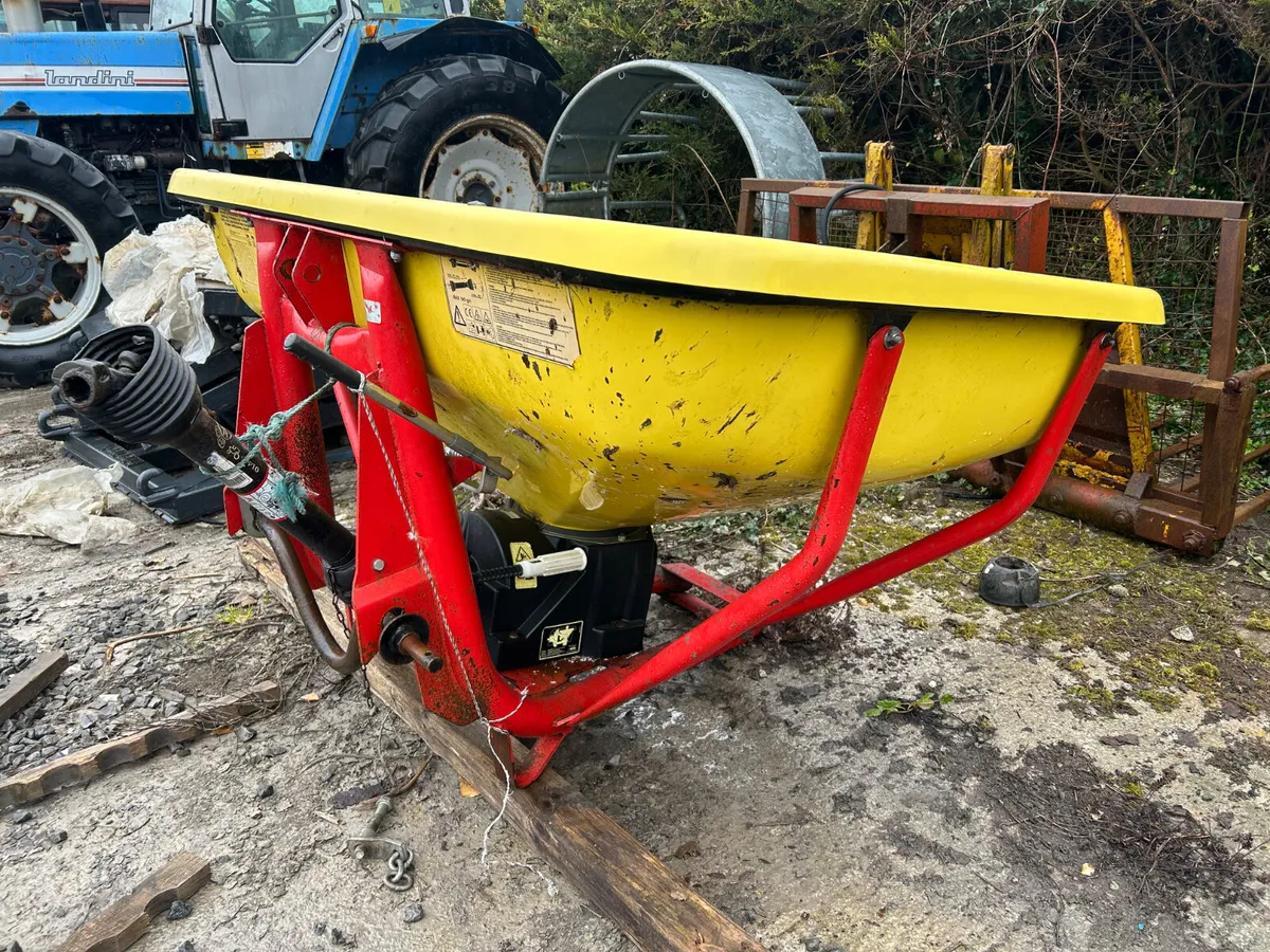 Cosmo Fertiliser Spreader - Image 2
