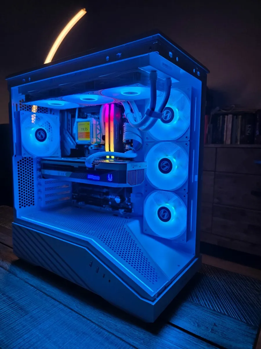 High End custom gaming pc - Image 1