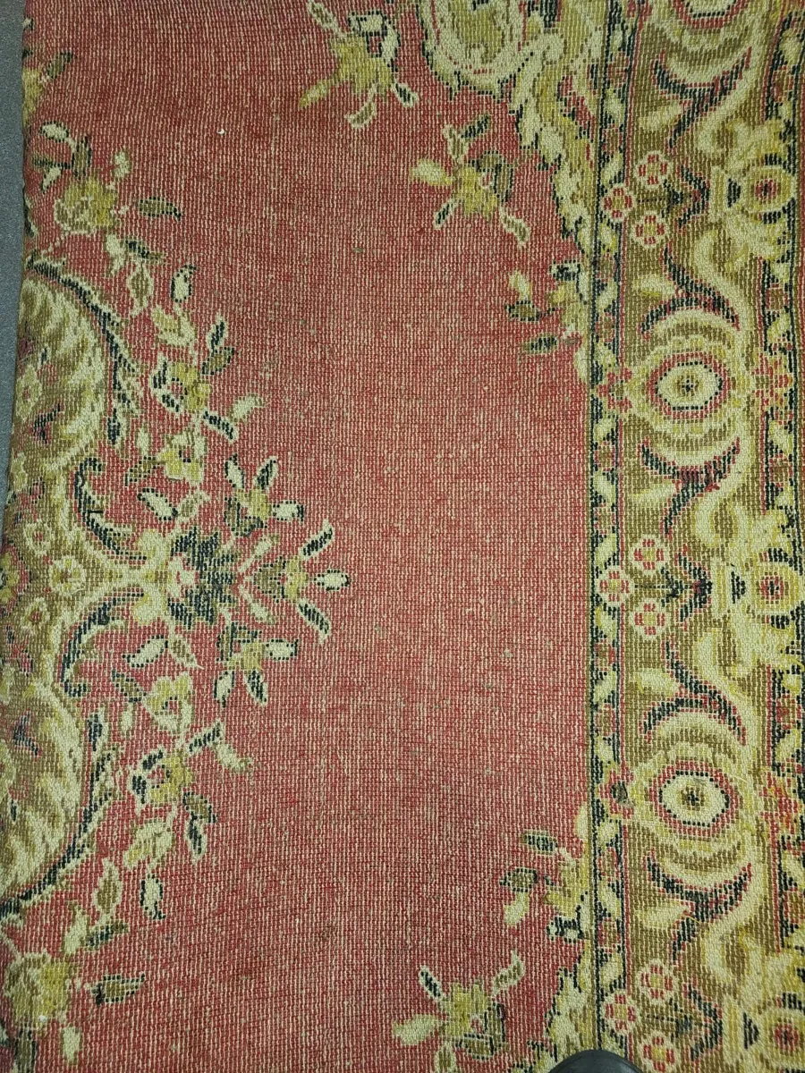 Lovely red and gold Carpet - Image 2