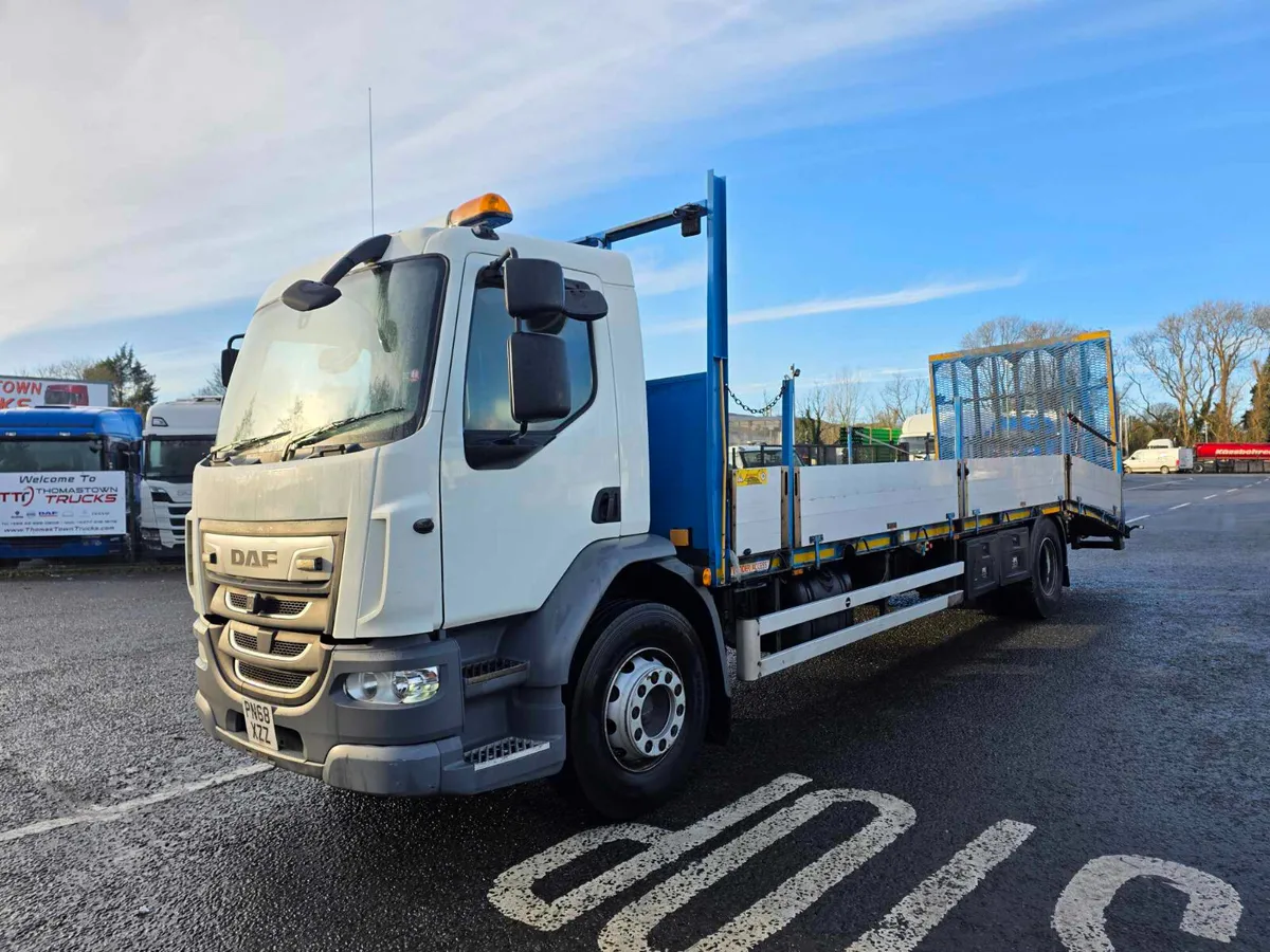 2018 DAF LF 230 with 30ft Dropside Beavertail Body - Image 3