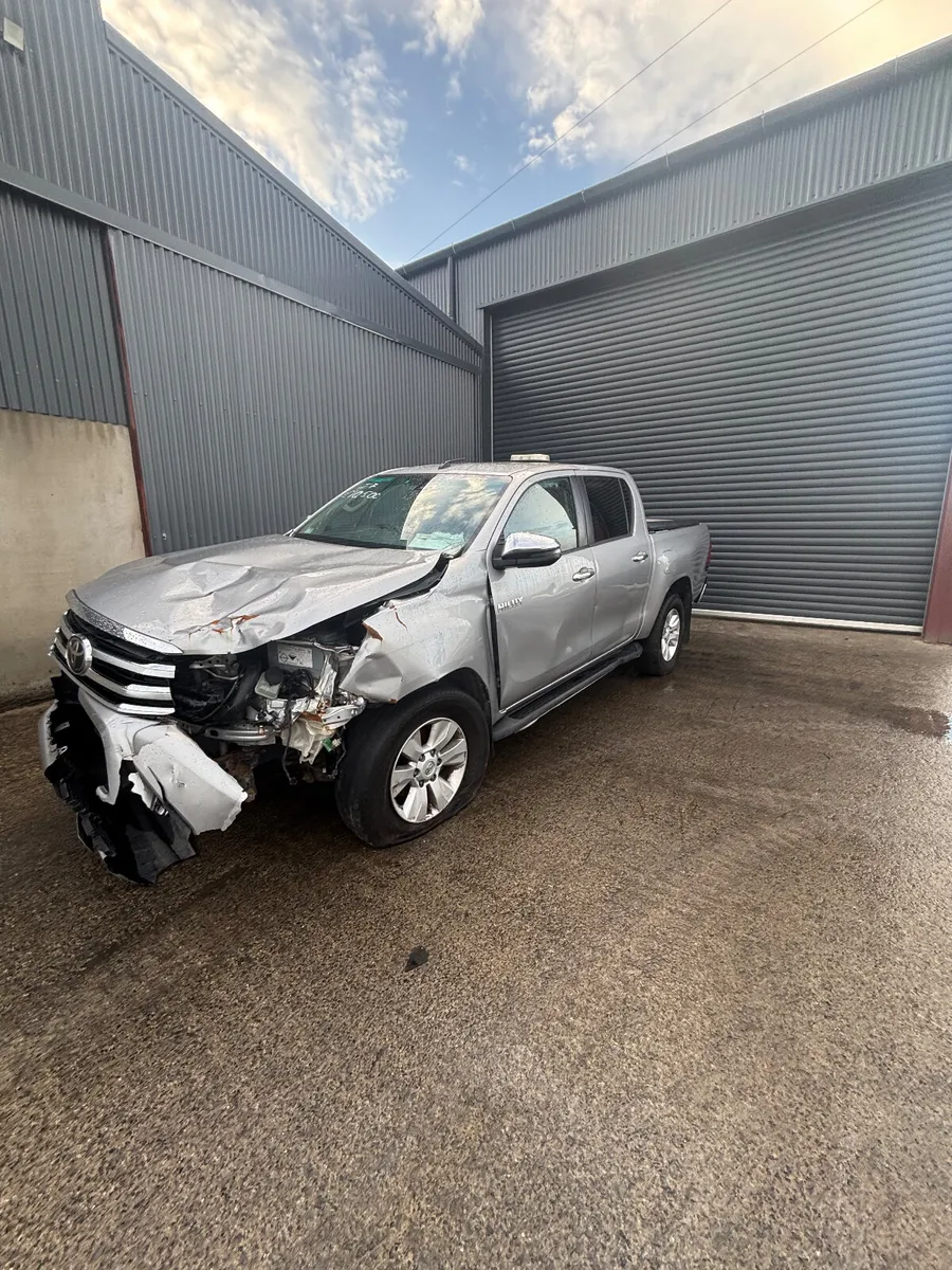 Toyota Hilux for Breaking - Image 4