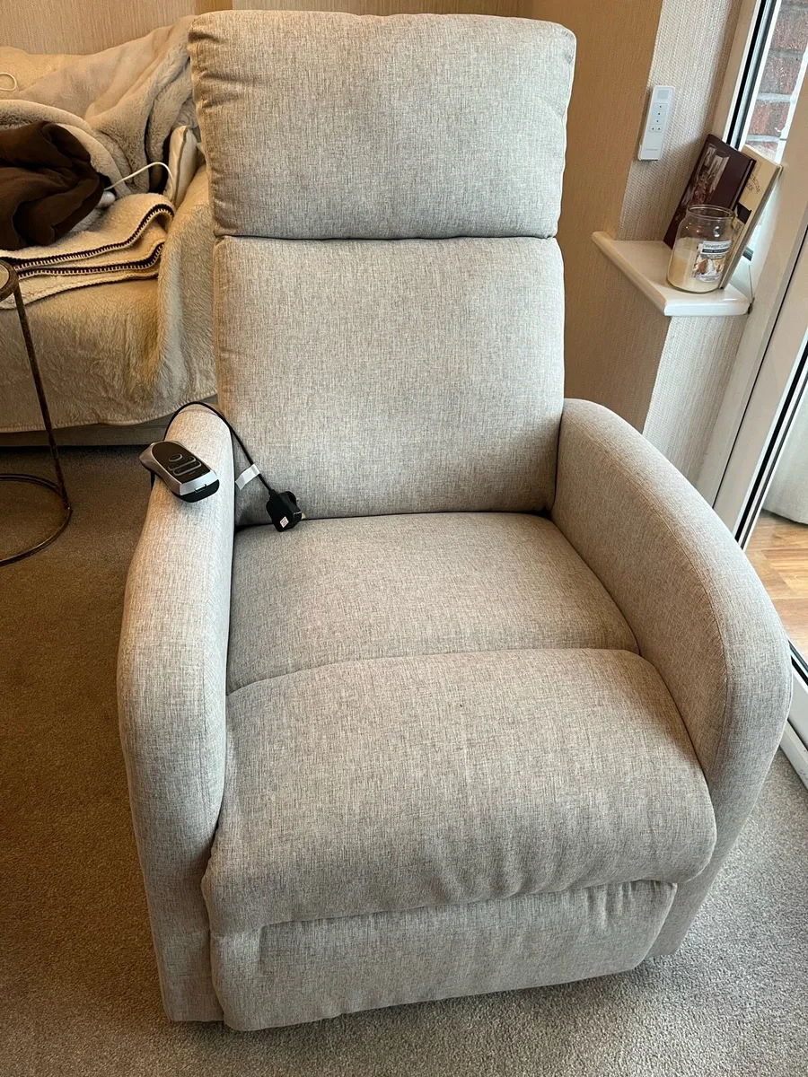 Recliner chair - Image 1