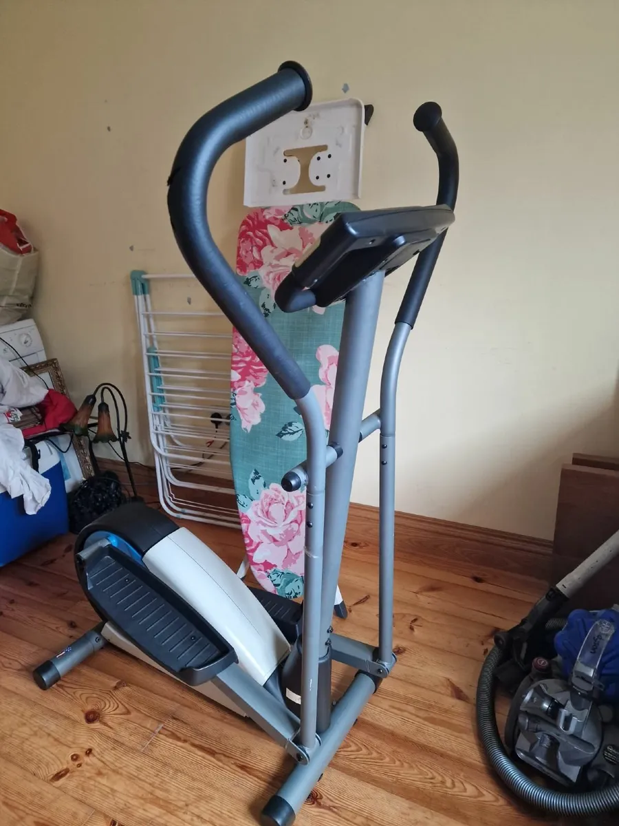 Weslo Momentum 2000 Cross Trainer - Image 3