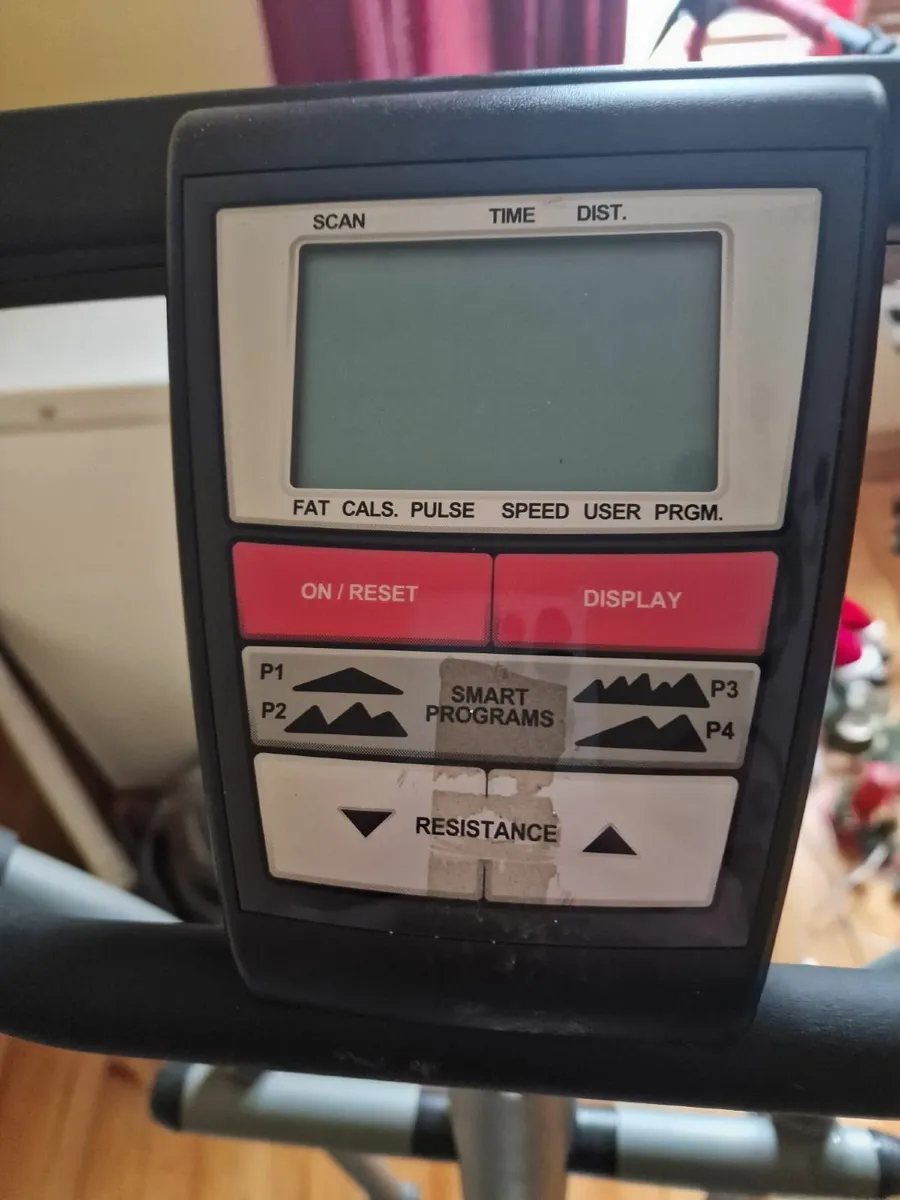 Weslo Momentum 2000 Cross Trainer - Image 1