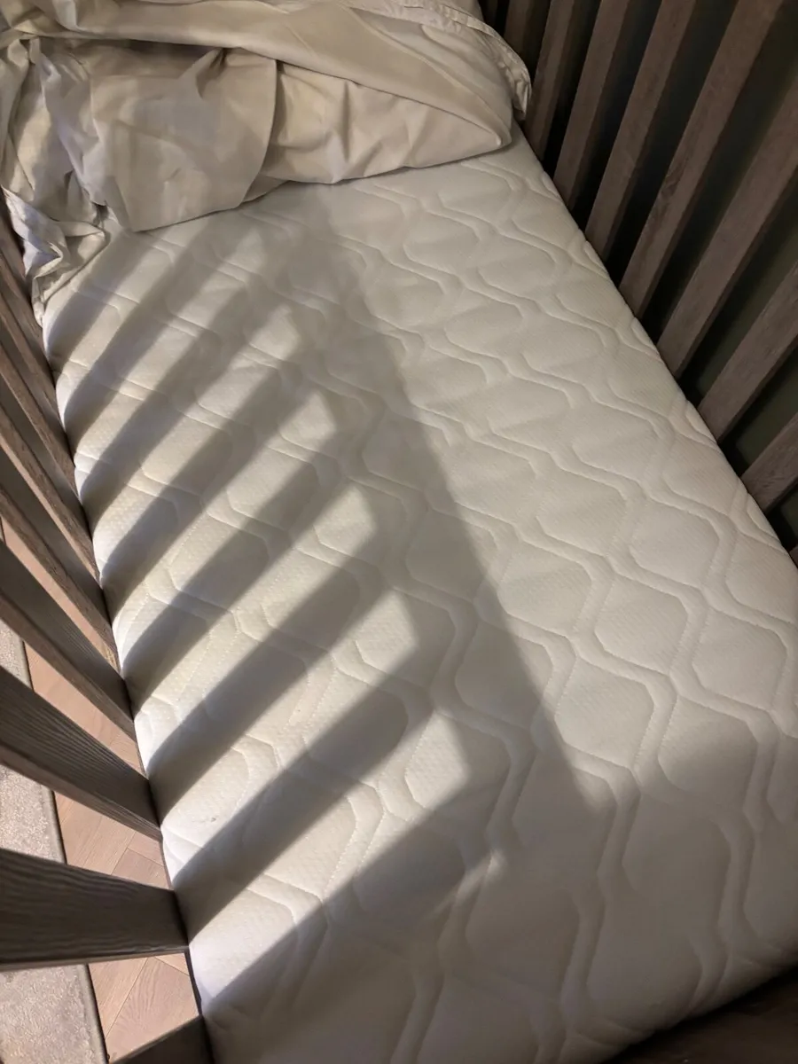 Mamas & Papas Franklin Cot & Bedding - Image 4