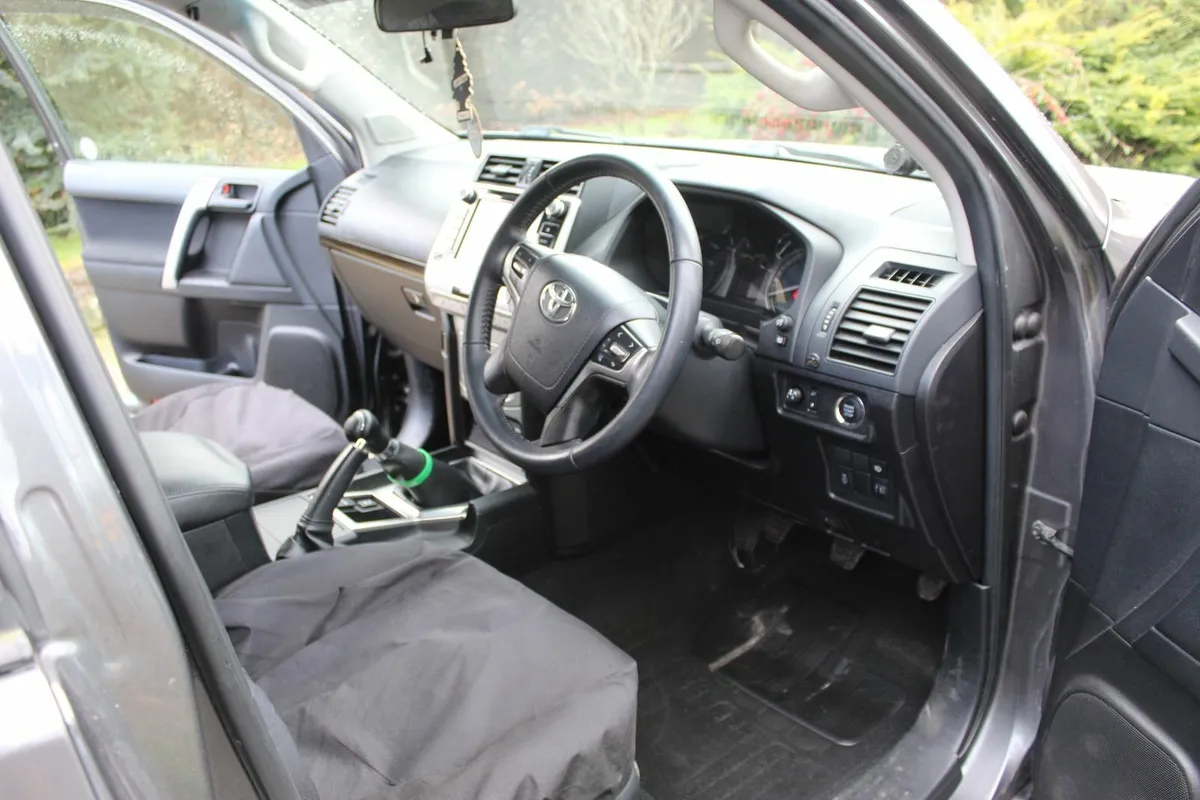 Toyota Land Cruiser 2019 SWB - Image 4