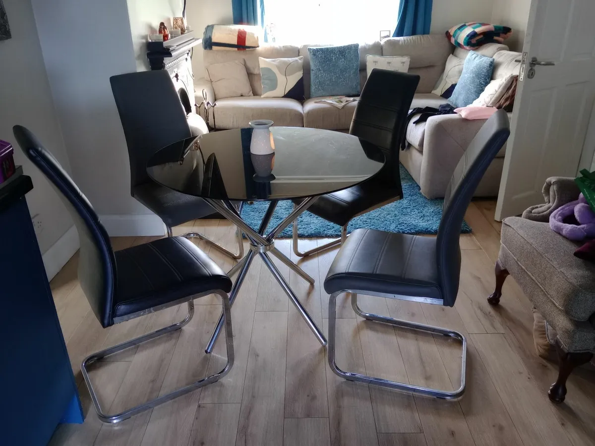 Kitchen chairs - Image 3