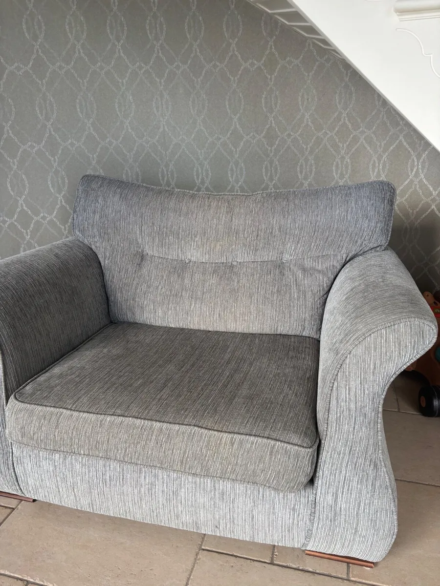 Grey cuddle seat - Image 1