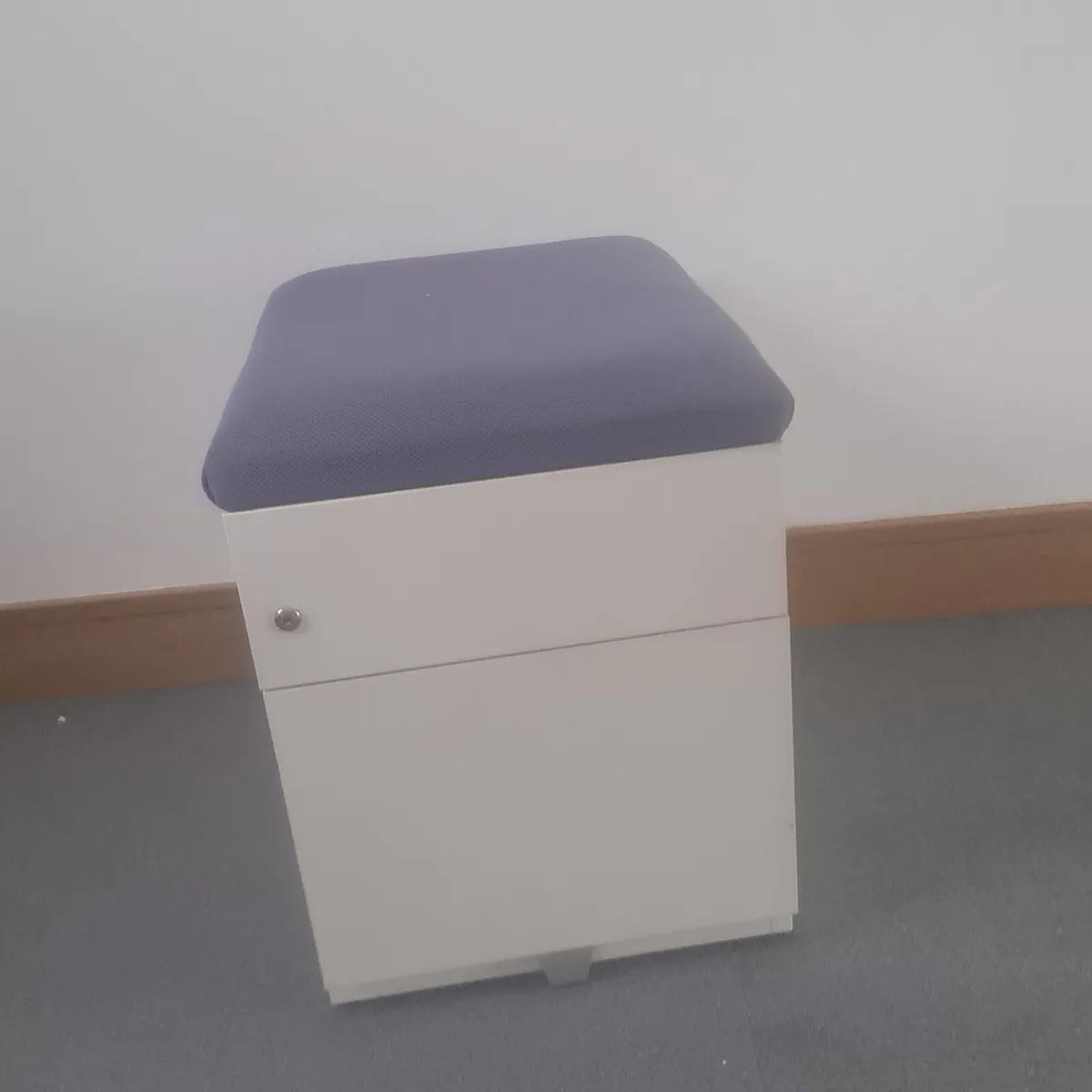 2 metre executive walnut desks - Image 3