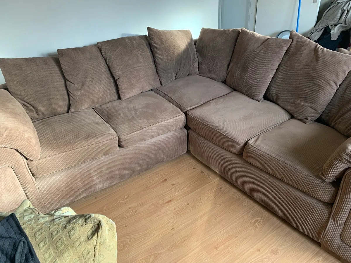 Corner couch - Image 3