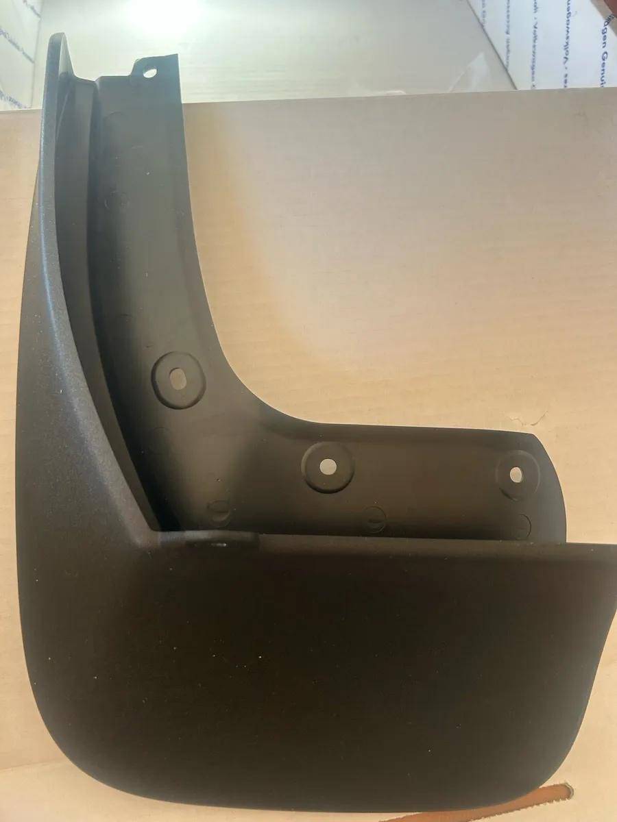 Pair of rear mudflaps VW Golf 2017 onwards Mk7 - Image 4