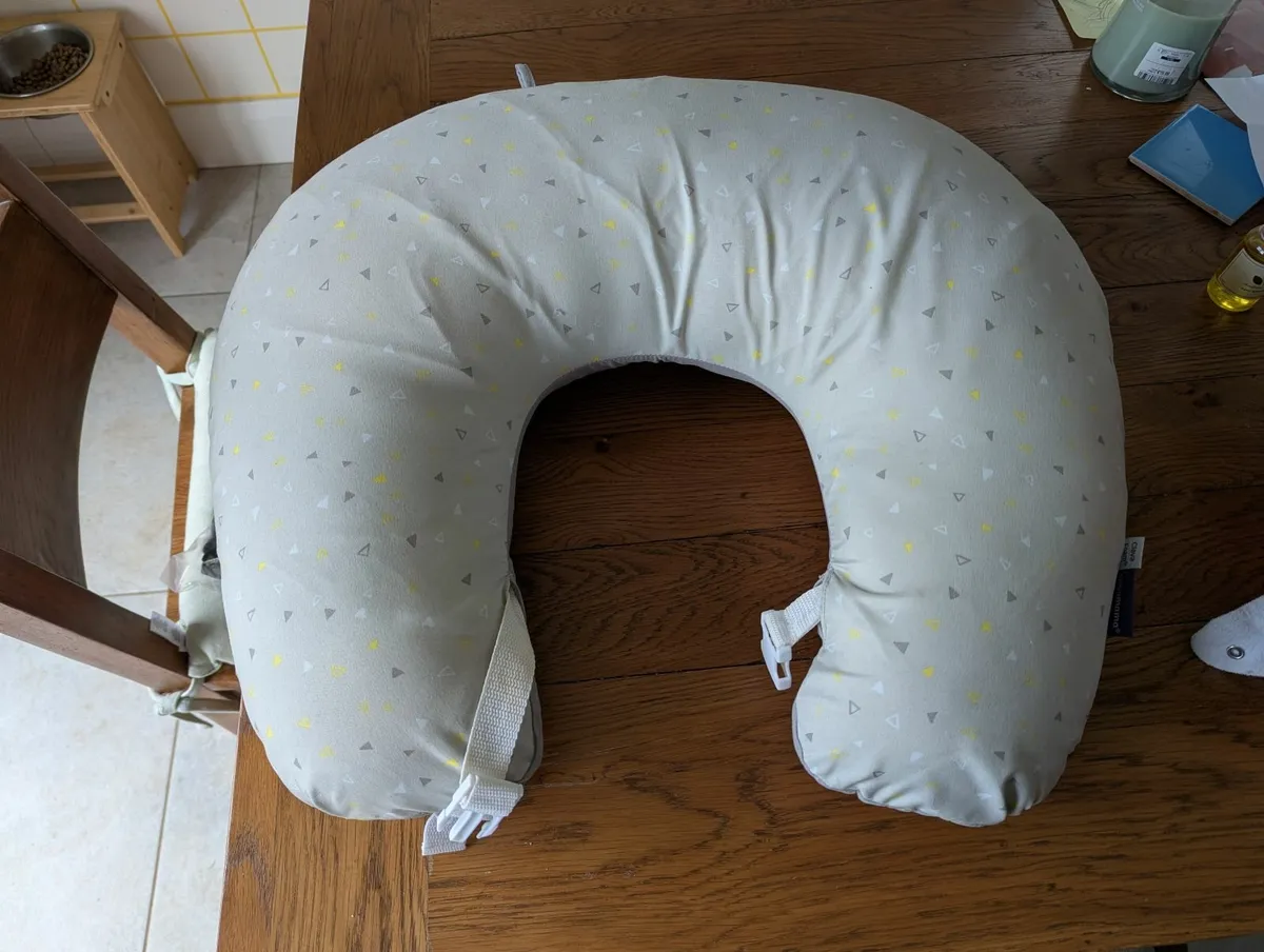 Breastfeeding pillow - Image 1