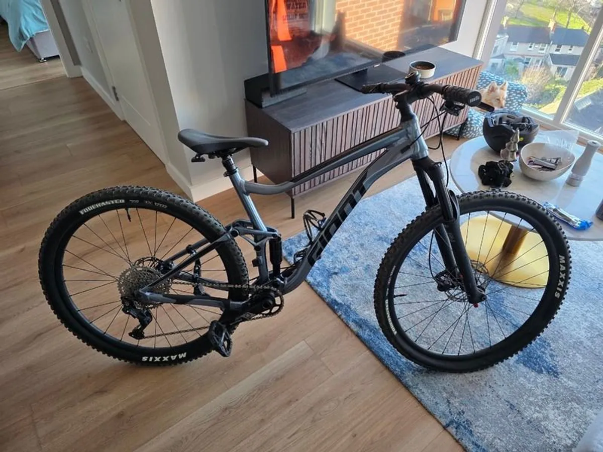 Giant Stance 2 - Image 2