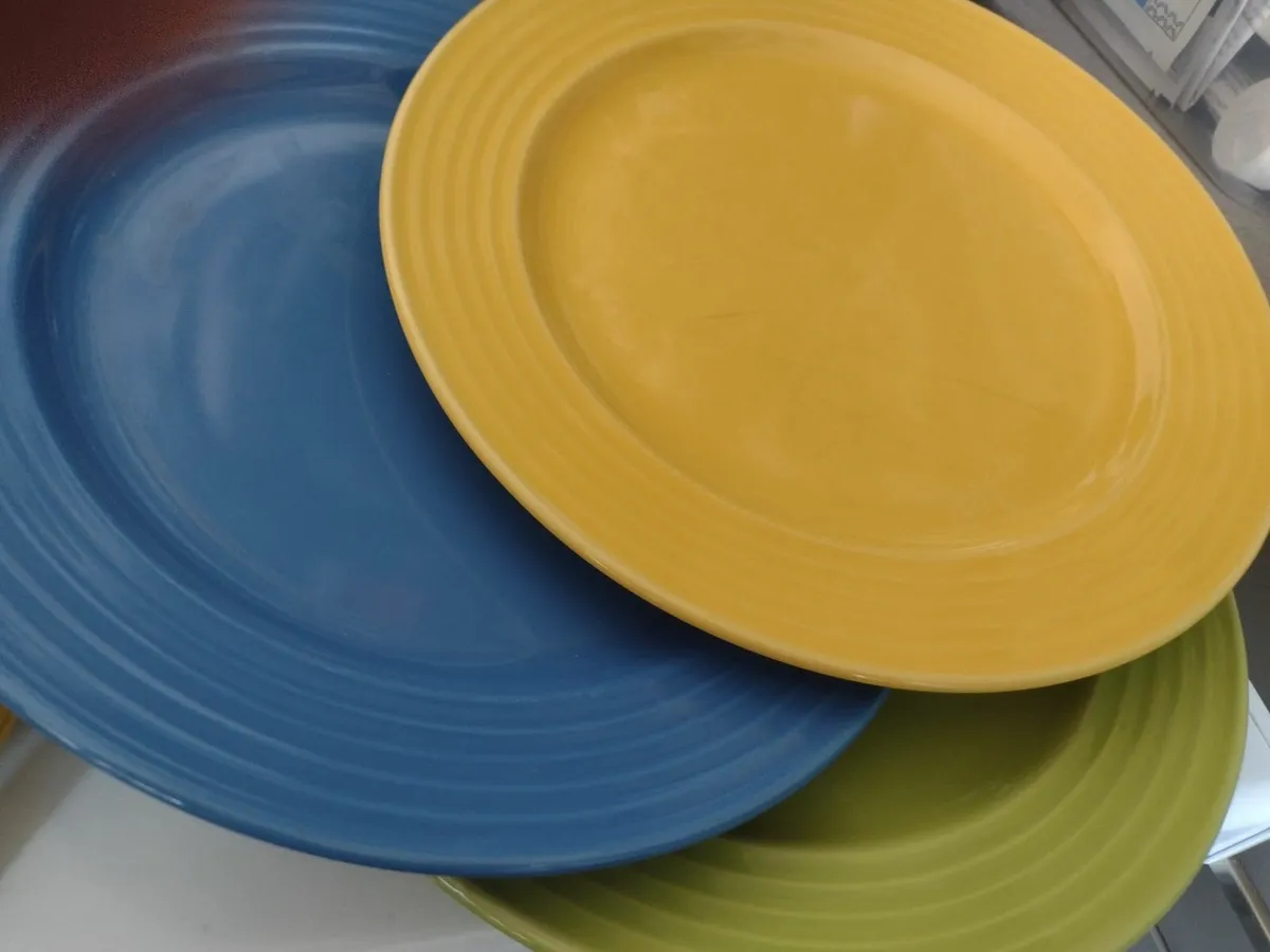 3 large heavy dinner plates