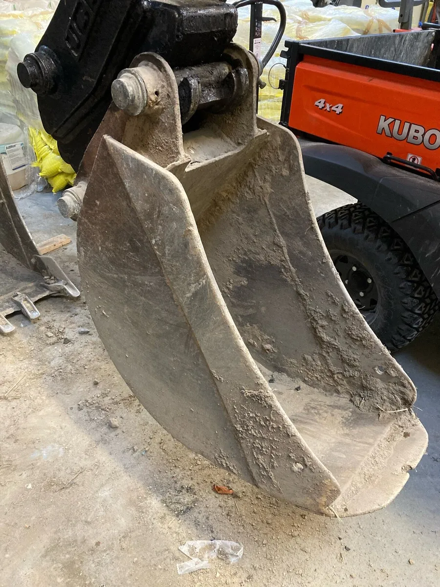 Two used JCB 3CX buckets for sale. - Image 4