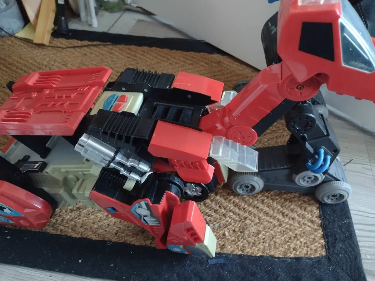 Kids large batman robot toy - Image 4