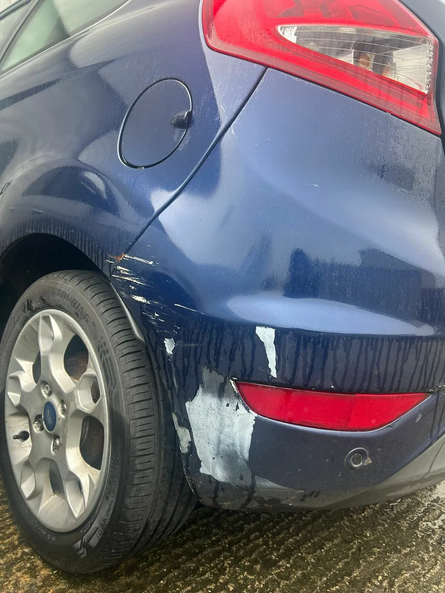 2012 Ford fiesta - Image 2