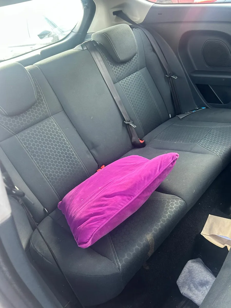 2012 Ford fiesta - Image 4