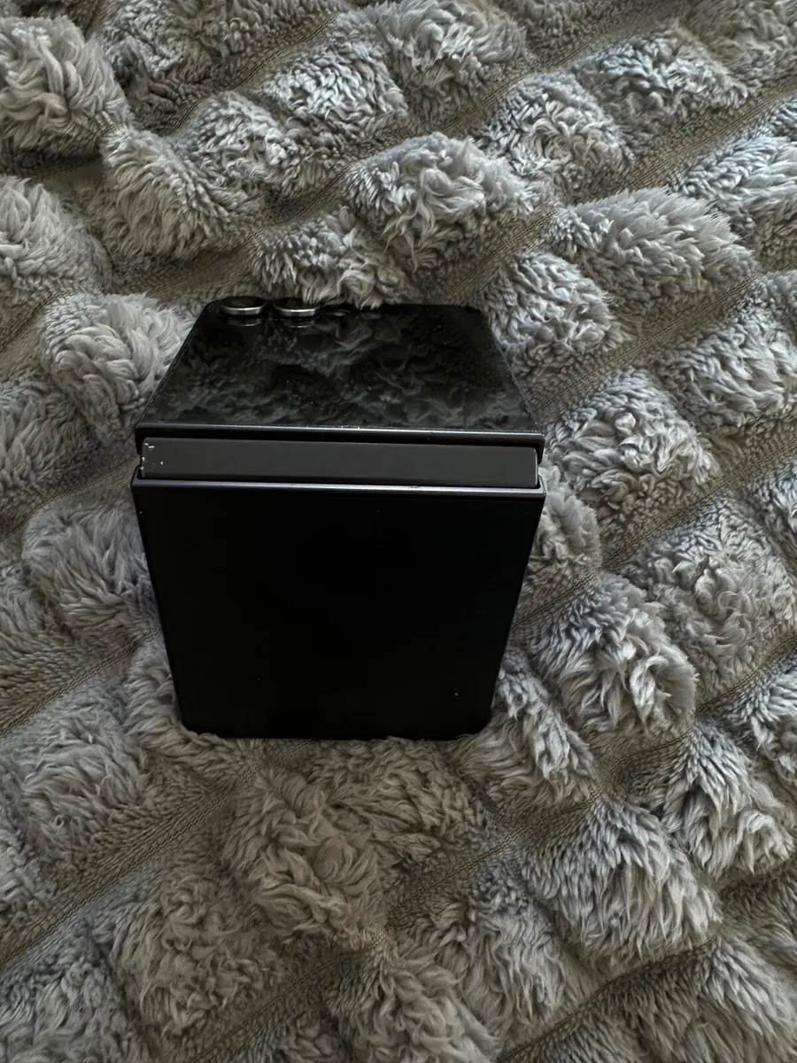 Samsung Z Flip 7 - Image 1