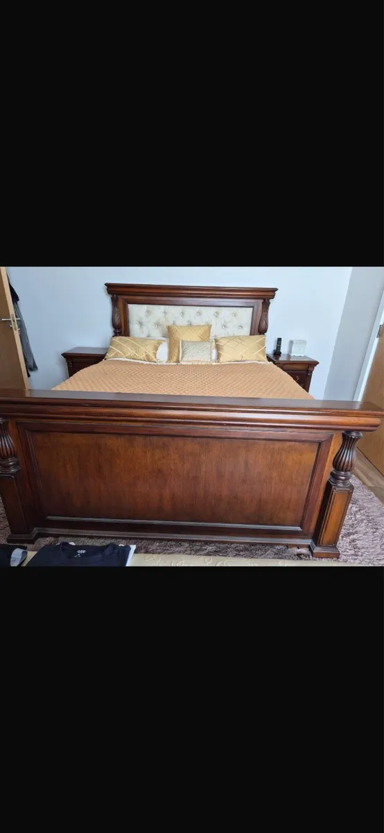 Bedroom set - Image 1