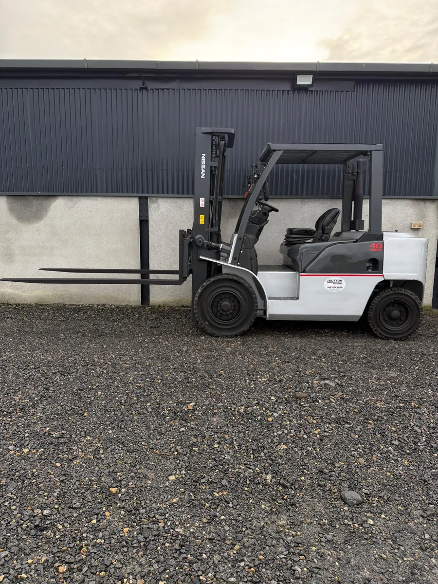 Nissan 4 Ton Forklift - Image 1