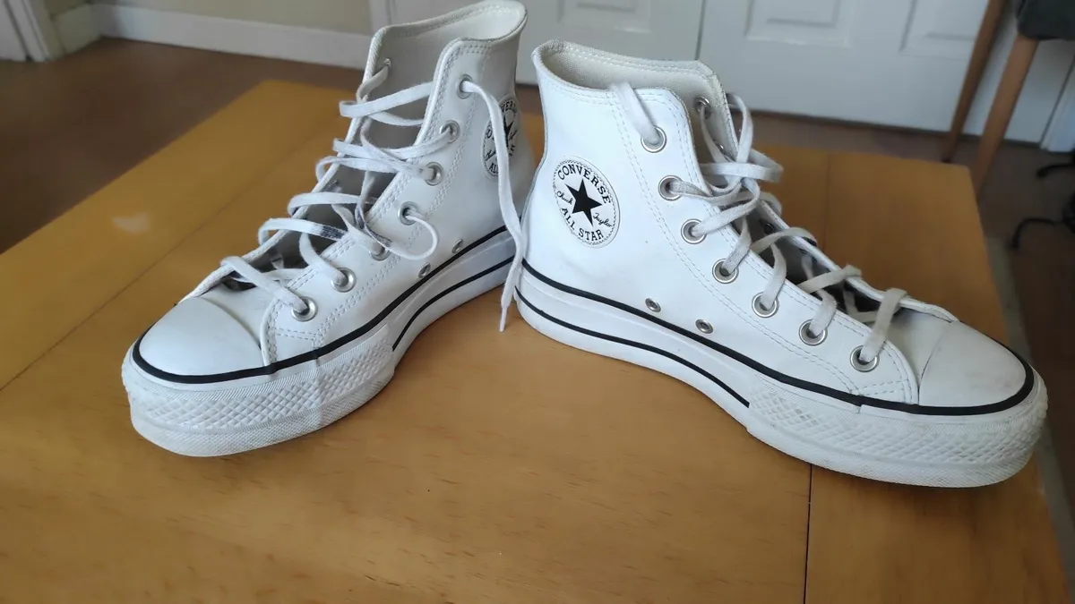 White Converse 4 ½ PLEASE CONTACT +34635975274 - Image 1