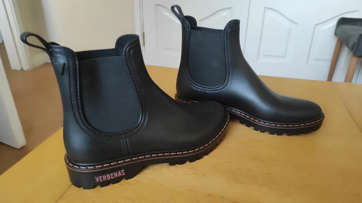 Black wellies shoes - Image 1