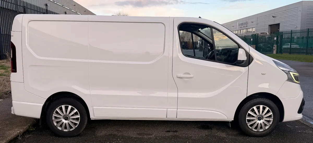192 Renault Trafic High Spec - Image 3