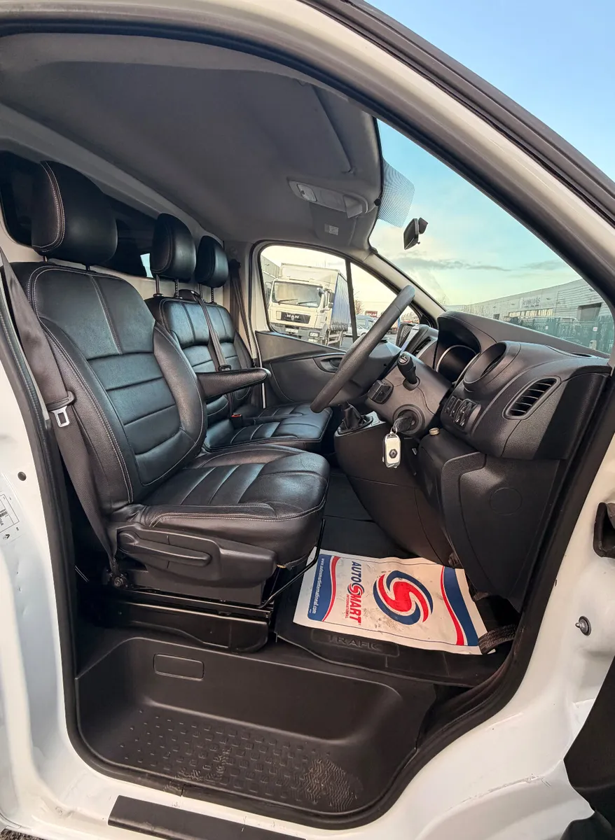 192 Renault Trafic High Spec - Image 4
