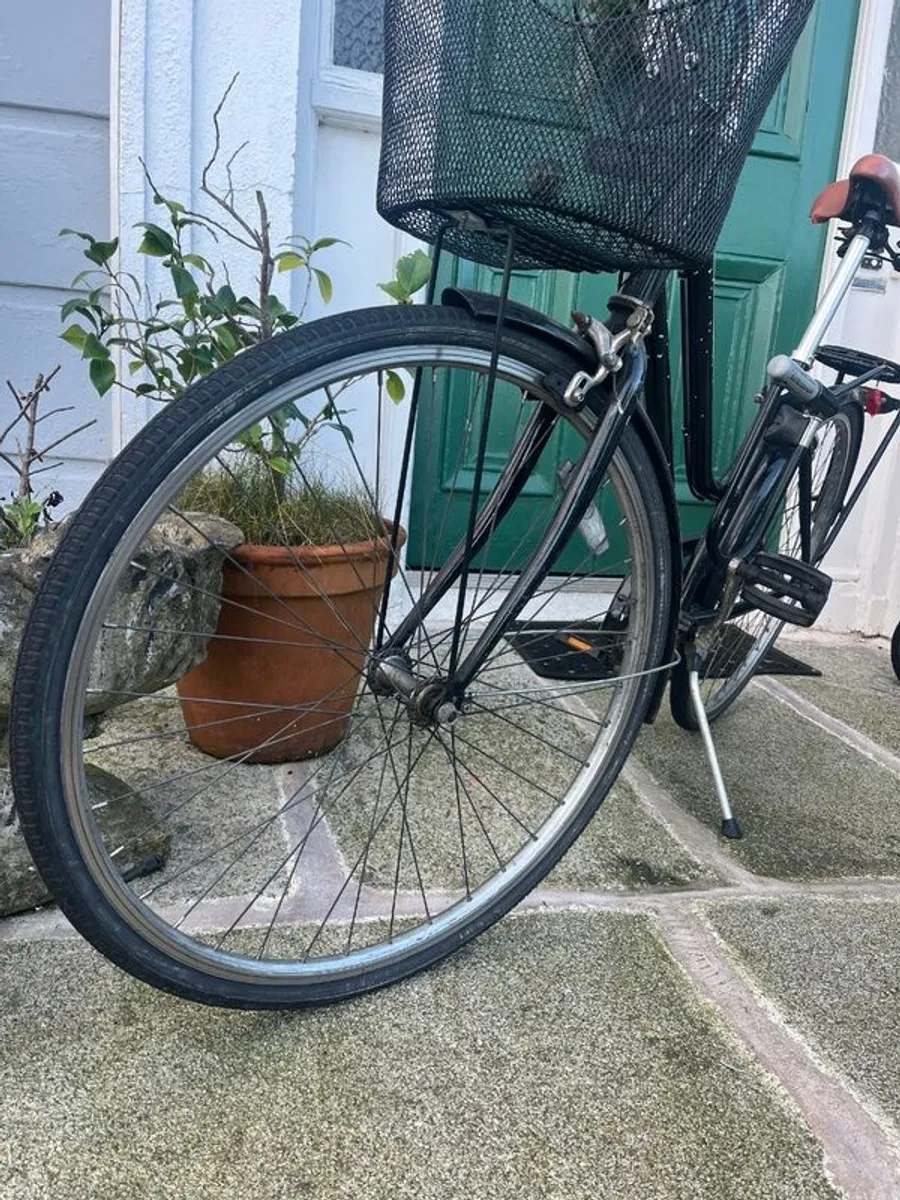 Classic Black Ladies Bicycle with basket and lock - Image 3
