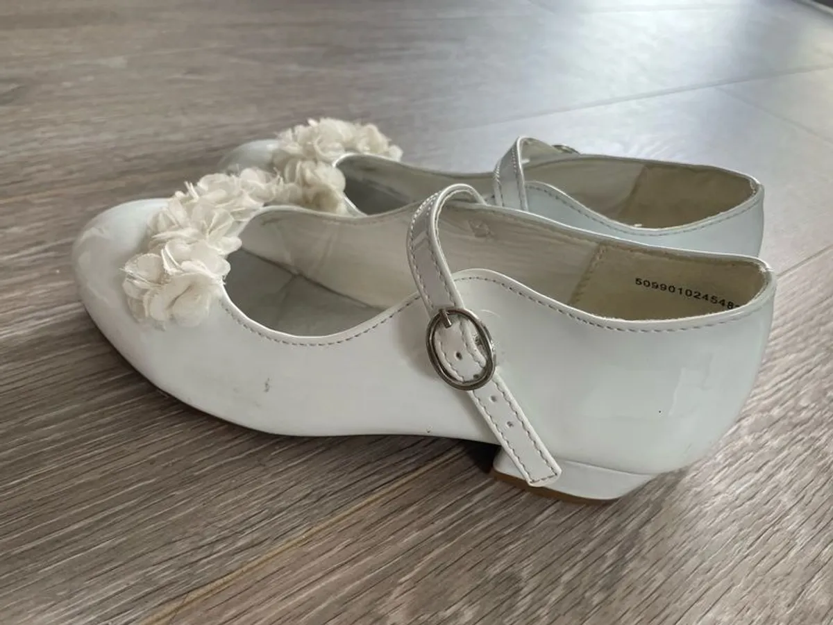 Girls White Shoes: Size 13 - Or Free With Any Clothes Bundle - Image 3