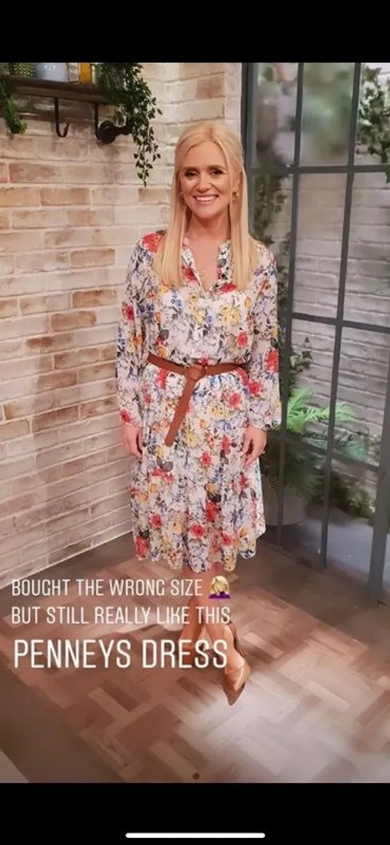 Beautiful Ladies Floral Dress: Size XS (suit 6-10) - Image 1