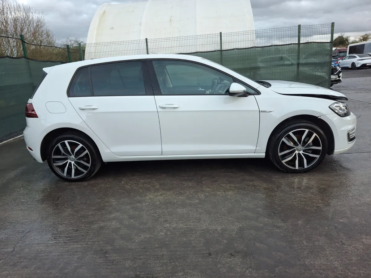 202 Volkswagen Golf  EIF Full Electric  Auto - Image 4