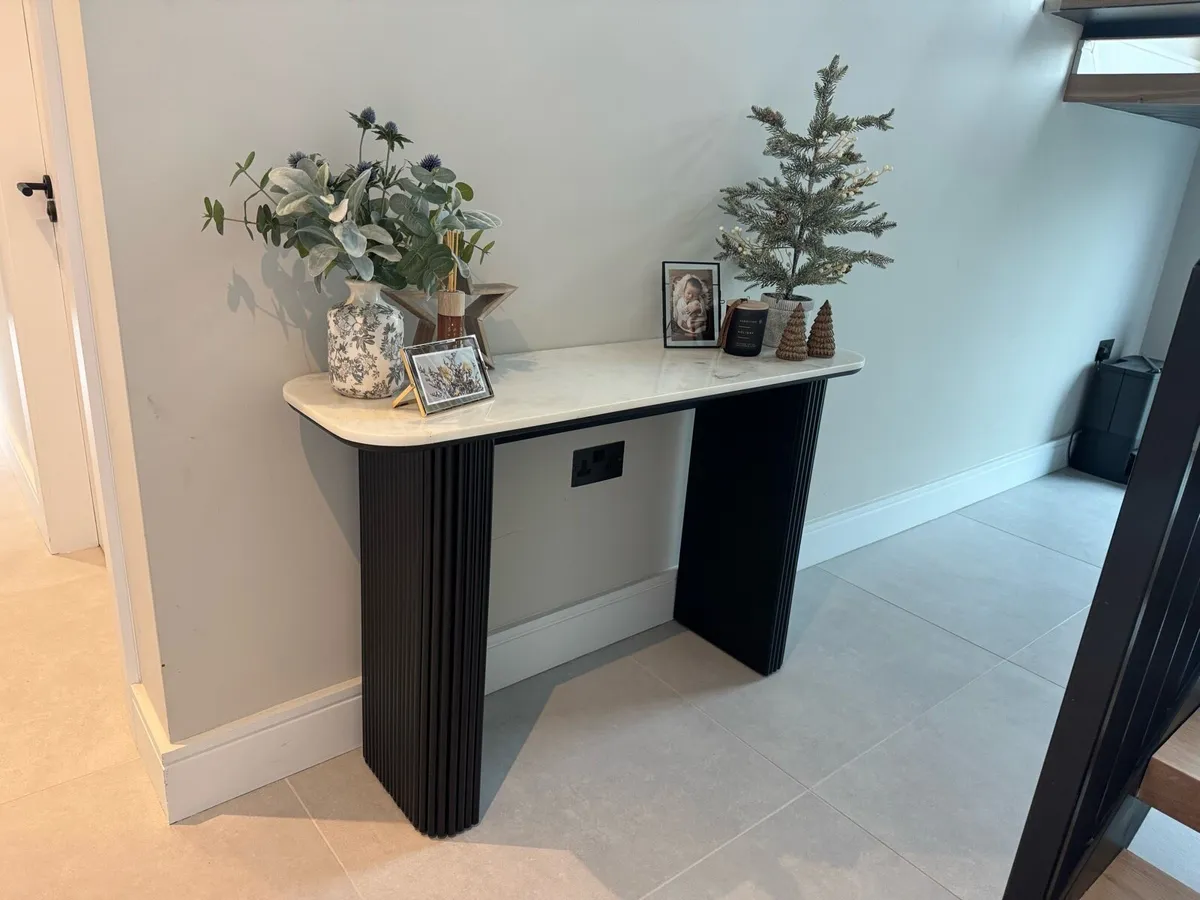 Marble and mango wood sideboard table - Image 3