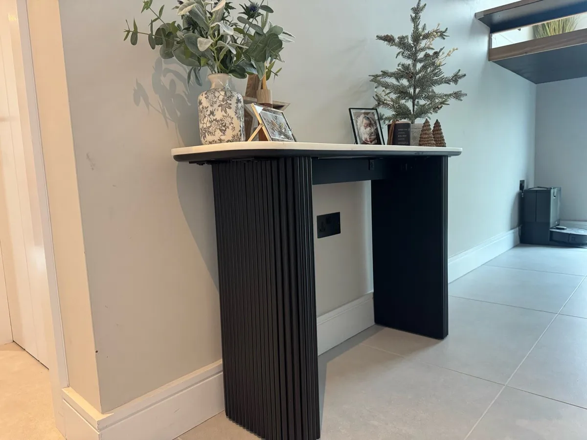 Marble and mango wood sideboard table - Image 4