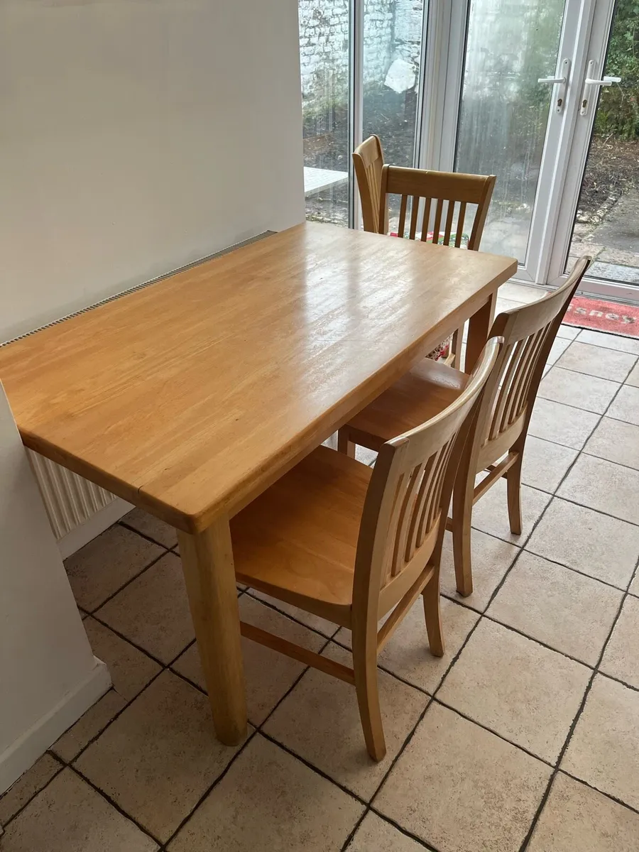 Table and 6 chairs - Image 1