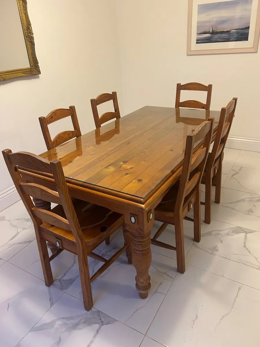 Table and 6 chairs - Image 1