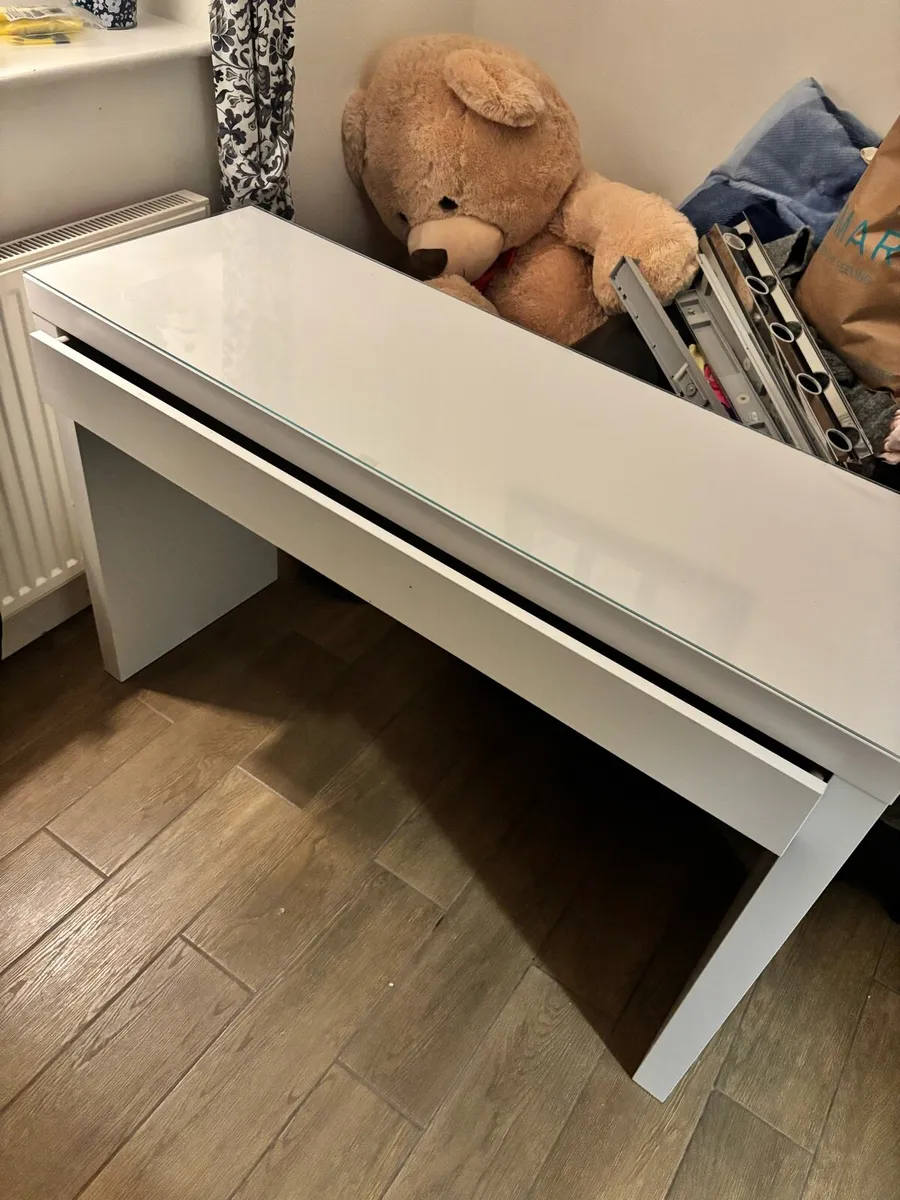 Vanity Desk with mirror & light fixtures - Image 3