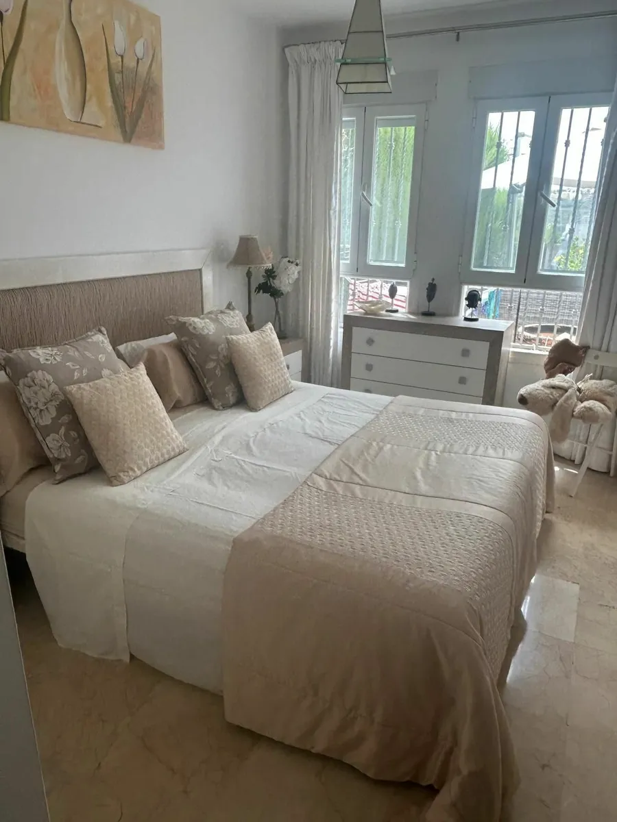 Sun-Drenched Garden Apartment, Castillo Duquesa - Image 2