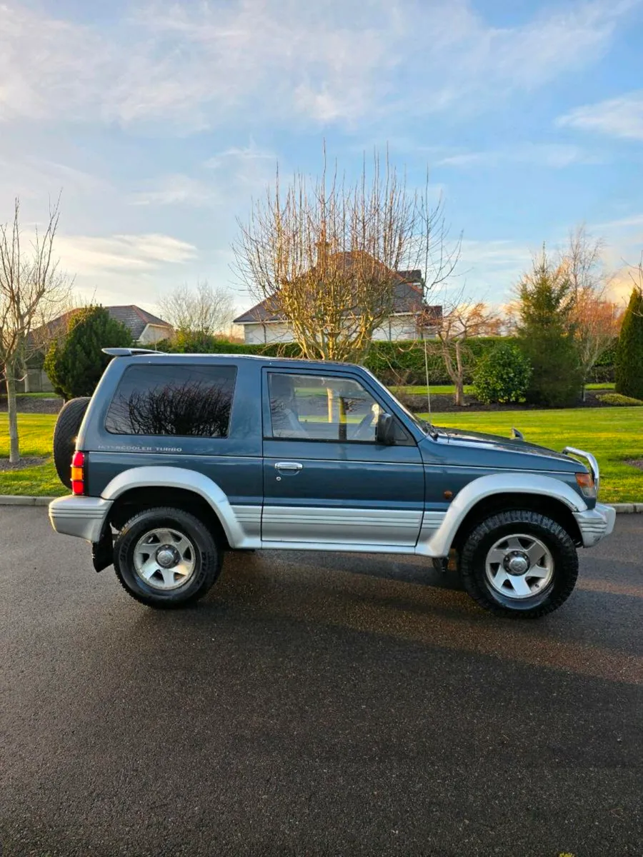MITSUBISHI PAJERO 2.5 TURBO DIESEL MANUAL - Image 1