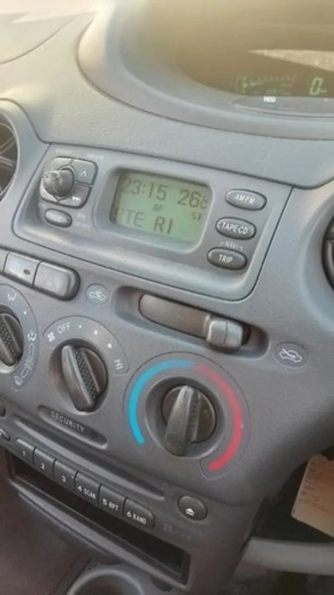 Toyota Yaris 2002 - Image 3