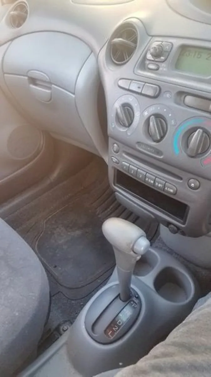 Toyota Yaris 2002 - Image 4