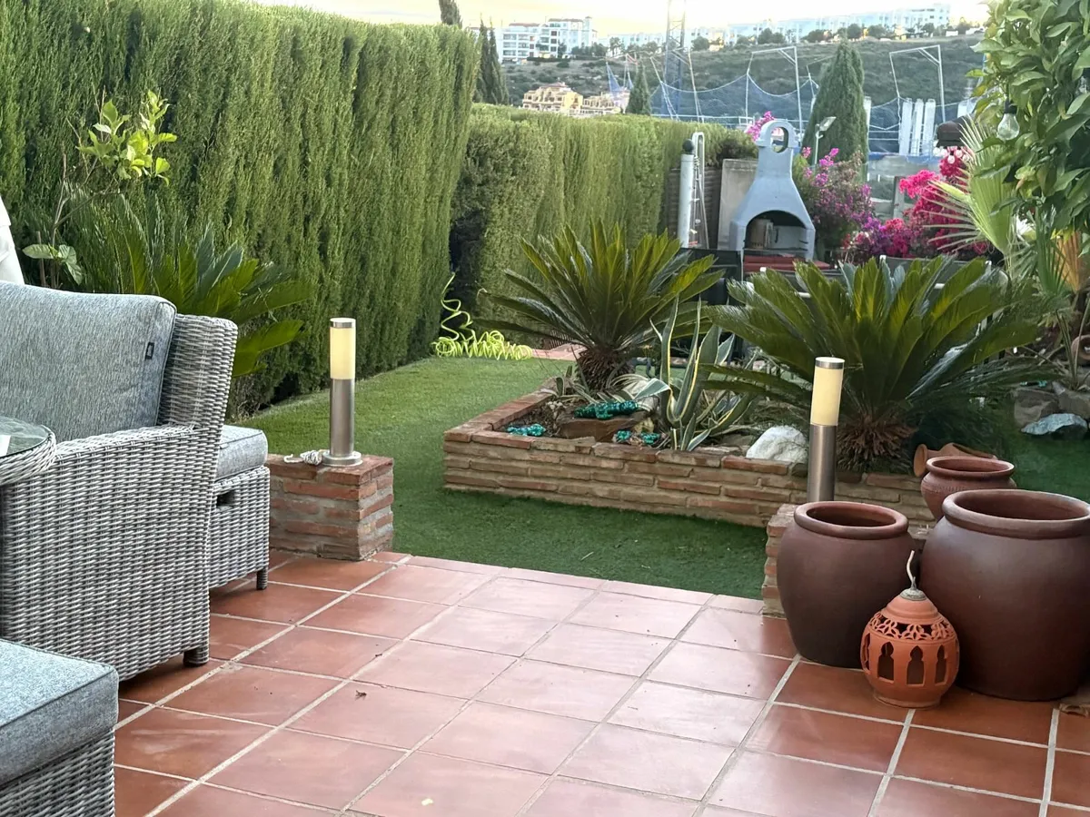Sun-Drenched Garden Apartment, Castillo Duquesa - Image 4