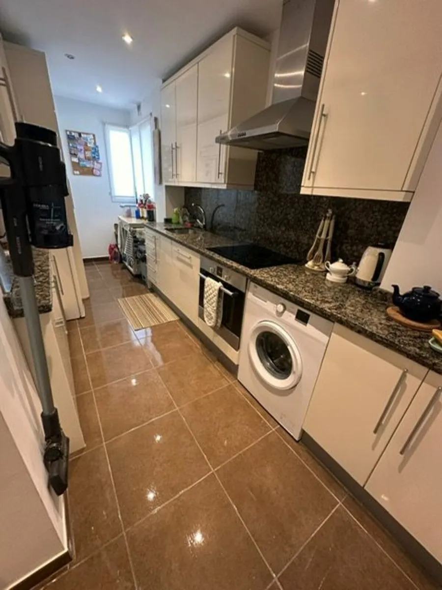 Sun-Drenched Garden Apartment, Castillo Duquesa - Image 4