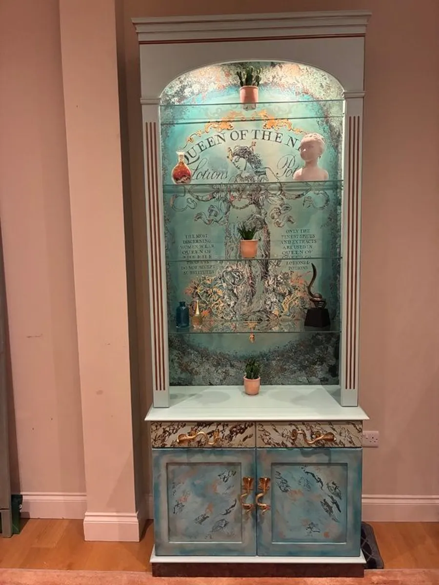 Tall Display Unit with lighting - Image 1