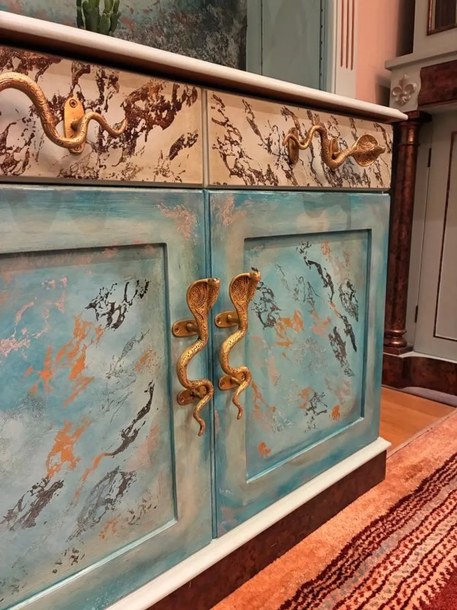 Tall Display Unit with lighting - Image 2