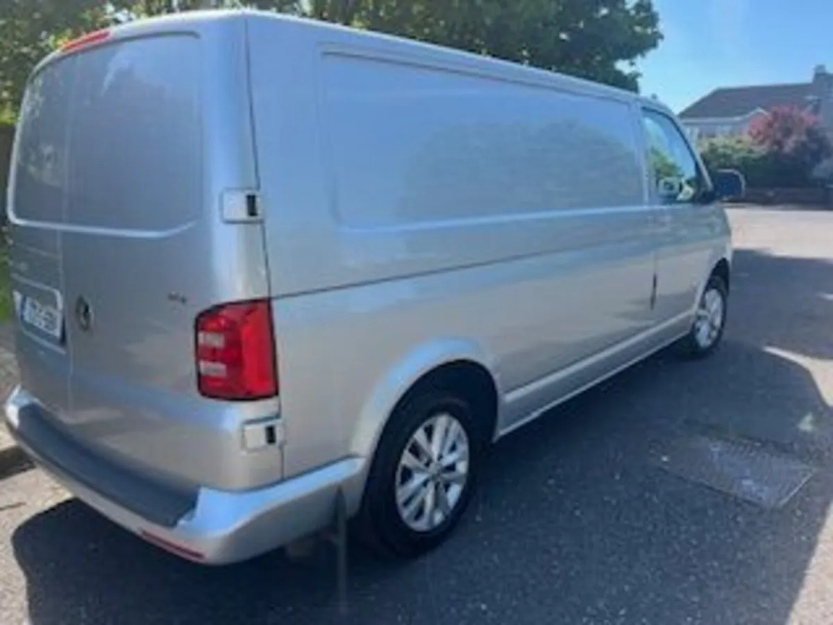 Volkswagen Transporter 2017 Automatic 1 owner - Image 3
