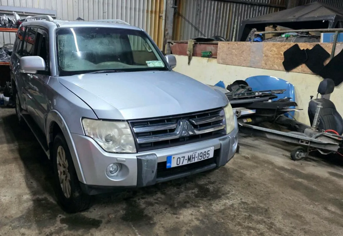 2007 Mitsubishi Pajero  3.2 Diesel - Image 2