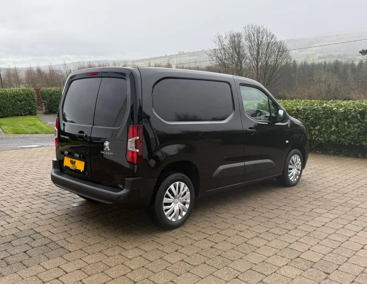 2022 Peugeot Partner Professional Plus NO VAT! - Image 4